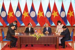 17 văn kiện hợp tác Việt Nam và Lào được ký kết