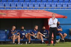 Barca thua đau, Koeman chỉ trích học trò thậm tệ