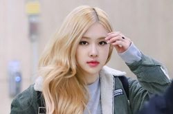 7 sự thật về Rosé (BlackPink): Nếu được tái sinh, muốn thành... con cá heo!