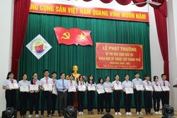 Phòng Giáo dục và Đào tạo TP. Nha Trang trao thưởng cho học sinh đạt giải các cuộc thi