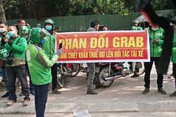 Giải tán hàng trăm tài xế mặc áo Grab diễu hành qua nhiều tuyến phố Hà Nội