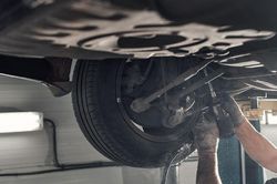 Những triệu chứng báo gầm xe ô tô có vấn đề, cần sửa sớm