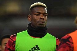 Jamie Carragher lên tiếng kêu gọi MU thanh lý nhanh 'cục nợ' Pogba