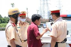 Tổng kiểm soát phương tiện, bảo đảm an toàn giao thông dịp cuối năm