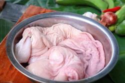 Mẹo làm sạch dạ dày lợn để luộc giòn ngon, không bị hôi