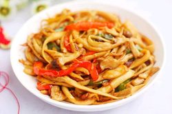 Đổi vị với món nấm xào ớt tiêu cay thanh đạm, lạ miệng