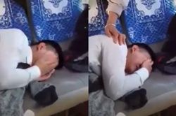 Clip: Chị gái đi lấy chồng, cậu em trai bật khóc nức nở, liên tục trách móc 'Sao chị lấy chồng sớm thế?'