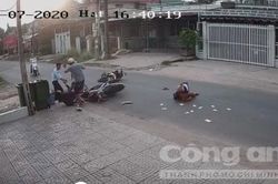 Clip thanh niên đánh dã man nữ sinh sau va chạm giao thông gây phẫn nộ