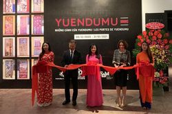 Triển lãm tranh thổ dân Australia ''Những cánh cửa Yuendumu''