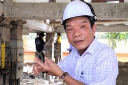 'Thần đèn' nâng biệt thự 1.500 tấn ở TP.HCM lên 2 m