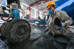 Công đoạn cuối ở đại công trường sửa cầu Thăng Long
