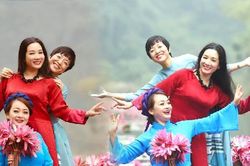 NSND Thanh Thanh Hiền tươi trẻ tựa đôi mươi sau ly hôn Chế Phong