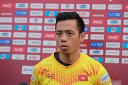 'Nhường' số 10 cho Công Phượng, Văn Quyết nói gì?