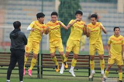 Tuyển Việt Nam: Quang Hải, Công Phượng phối hợp nhịp nhàng