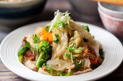 Thịt heo xào hành tây đổi vị bữa cơm gia đình