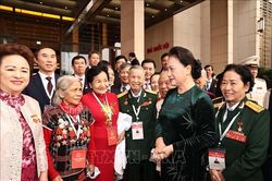 Chủ tịch Quốc hội gặp mặt đại biểu dự Đại hội Thi đua yêu nước toàn quốc