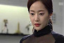 Buổi đầu ra mắt gia đình bạn trai, mẹ anh hỏi lạ lẫm 'Đố cháu biết ví tiền con bác màu gì?', tôi hí hửng trả lời thì nhận được đáp án sốc óc