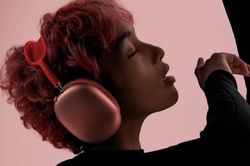 Apple công bố tai nghe chụp tai AirPods Max giá 549 USD