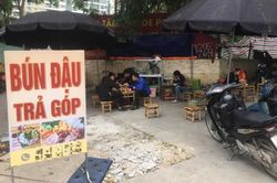 Xôn xao hình ảnh quán bún đậu trả góp khiến dân tình thắc mắc: Trả theo cách nào bây giờ?