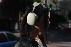 AirPods Max của Apple có giá trên trời, trở thành đề tài cho cư dân mạng 'troll' thoải mái