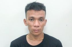 Bắt hai kẻ cướp điện thoại của học sinh