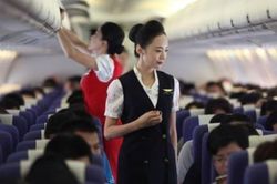 Tiếp viên hàng không Trung Quốc được khuyên đóng bỉm khi làm việc