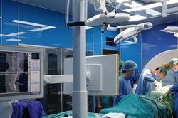Cứu sống người đàn ông bị thang máy kẹp vỡ hộp sọ ở Quảng Ninh