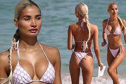 Pia Mia thả dáng ở biển đẹp như trình diễn áo tắm