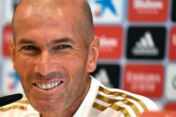 Zidane xứng đáng là tượng đài, chứ không phải sa thải
