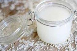 Lợi ích bất ngờ của việc cho con ăn nước cơm mỗi ngày