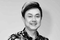Danh hài Chí Tài qua đời, người hâm mộ thay ảnh đại diện, vẽ chân dung vai diễn ấn tượng để tưởng nhớ