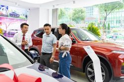 Sức mua ô tô tăng vọt, các hãng xe tích cực chạy đua nước rút doanh số cuối năm