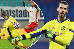 Derby Manchester: Solskjaer nên phế bỏ De Gea
