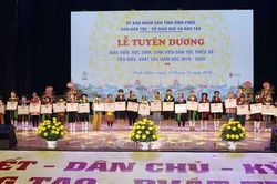 Tuyên dương giáo viên, học sinh dân tộc thiểu số tiêu biểu, xuất sắc