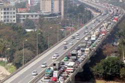 Cần sớm lắp đặt hệ thống cân kiểm soát tải trọng xe trên các tuyến đường Hà Nội