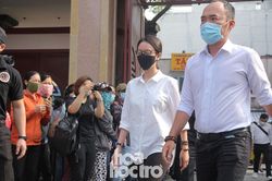 Thu Trang, Tiến Luật cùng nhiều nghệ sĩ đến viếng và tiễn đưa cố nghệ sĩ Chí Tài