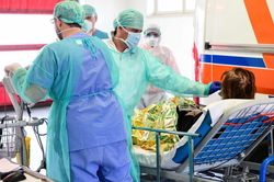 WHO bị cáo buộc thông đồng với Italy gỡ báo cáo về đại dịch