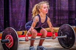 Cô bé 7 tuổi khỏe nhất thế giới