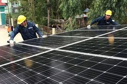 Xử lý rác thải pin mặt trời: Cần hoàn thiện hành lang pháp lý