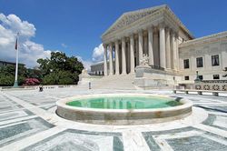 Tòa án Tối cao Mỹ bác đơn kiện của bang Texas đòi đảo ngược kết quả bầu cử ở 4 bang chiến địa