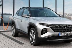 Lộ diện Hyundai Tucson phiên bản hybrid, chạy được 50km hoàn toàn bằng điện