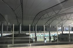 Toàn cảnh sân bay đưa linh cữu nghệ sĩ Chí Tài về Mỹ: Việt Hương tiều tụy ra về, Hoài Linh ở lại đến đêm