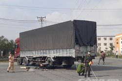 Xe máy tông xe tải tại ngã tư không có đèn tín hiệu, thanh niên chết thảm