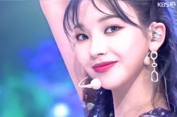 Chỉ cần để tóc mái thưa, Karina (aespa) khiến netizen phải công nhận 'mỹ nhân thế hệ mới'