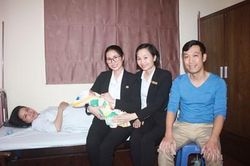 Lễ tân cũng trở thành 'bà đỡ'
