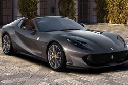 Siêu xe Ferrari 812 GTS và SF90 Stradale là xe của năm 2020