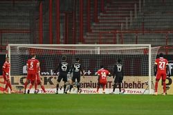 Union Berlin 1-1 Bayern: Bayern may mắn thoát thua trên sân khách