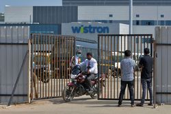 Ấn Độ: Công nhân nhà máy iPhone biểu tình bạo loạn do bị nợ lương