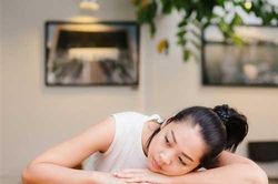 Lương con cái 14 triệu mà bố mẹ chồng đòi chu cấp 8 triệu, tôi bất mãn từ chối thì mẹ chồng bật cười, mở tủ lấy ra một vật khó tin