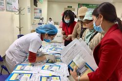 Khám bệnh và phát thuốc miễn phí cho gần 400 phụ nữ nghèo